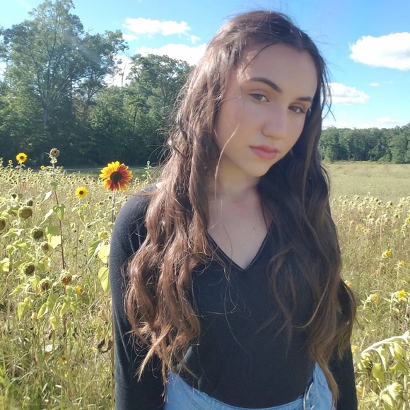 Meet your Posher, Isabelle - Picture 3 of 5